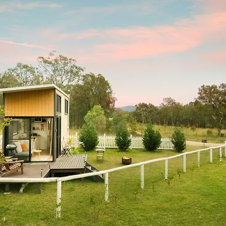 Yellow Rock Views By Tiny Away Broke Exterior photo